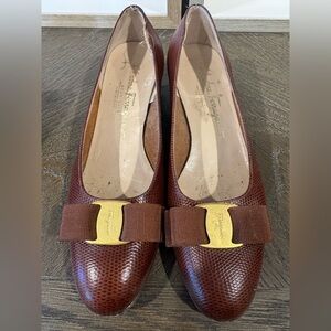 Salvatore Ferragamo low heel pump. Size 7C. Brown.